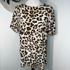 H&M, 8, leopard print, crewneck short sleeve, rear keyhole button Loop closure
